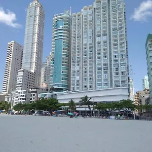  Apartamento Pé Na Areia Balneário Camboriú! Av. Atlântica.